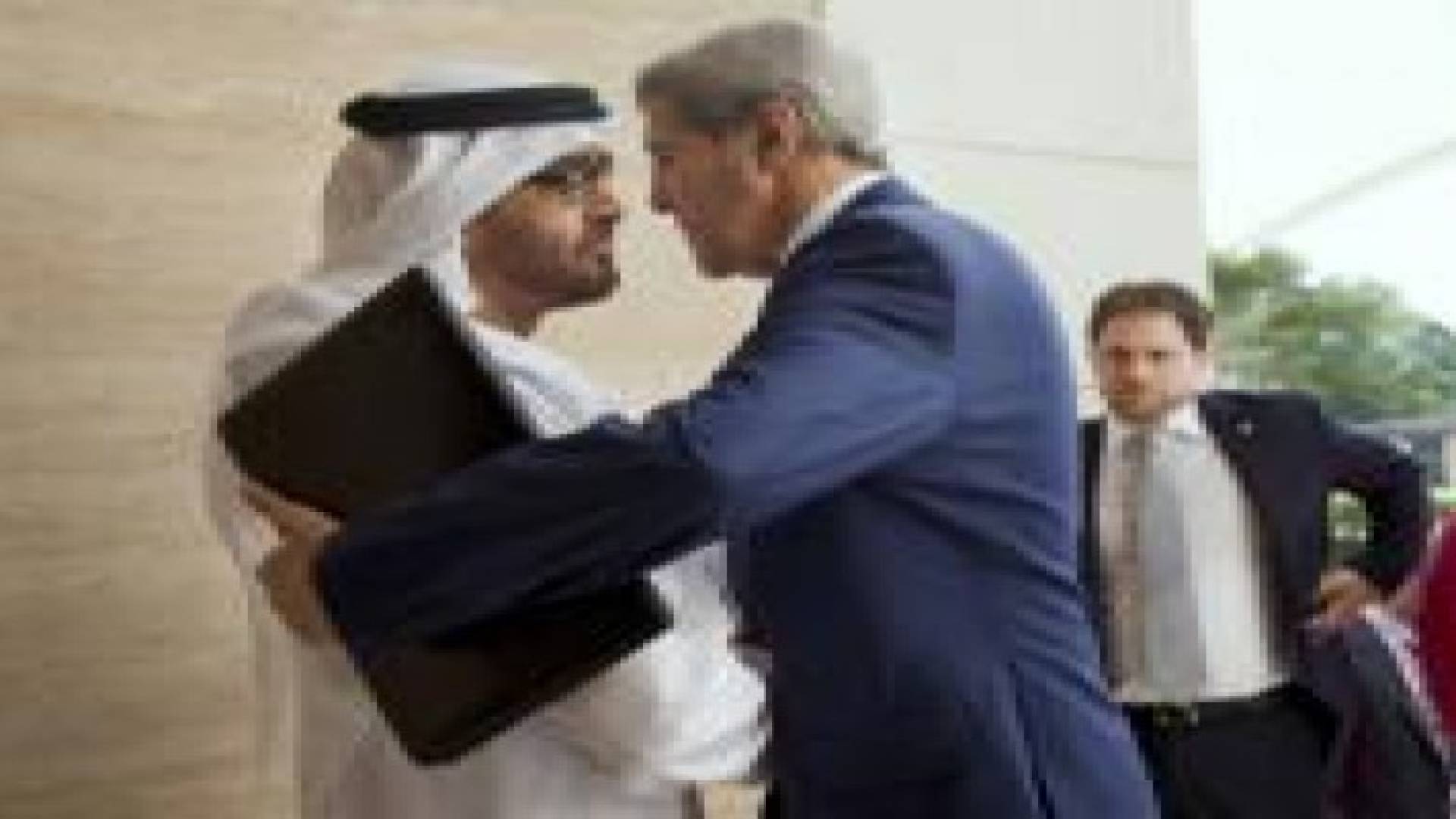 كيري يبحث مع مسؤولين إماراتيين وسعوديين توحيد المعارضة السورية