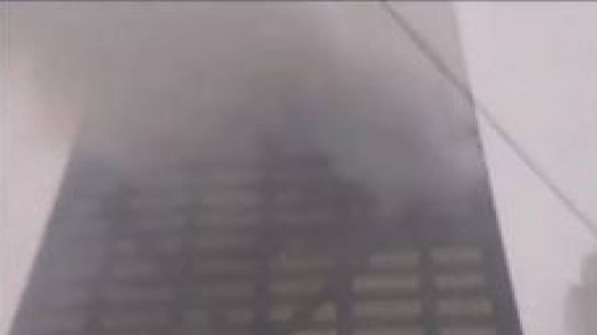 بالفيديو: حريق يشب داخل ناطحة سحاب في شيكاغو