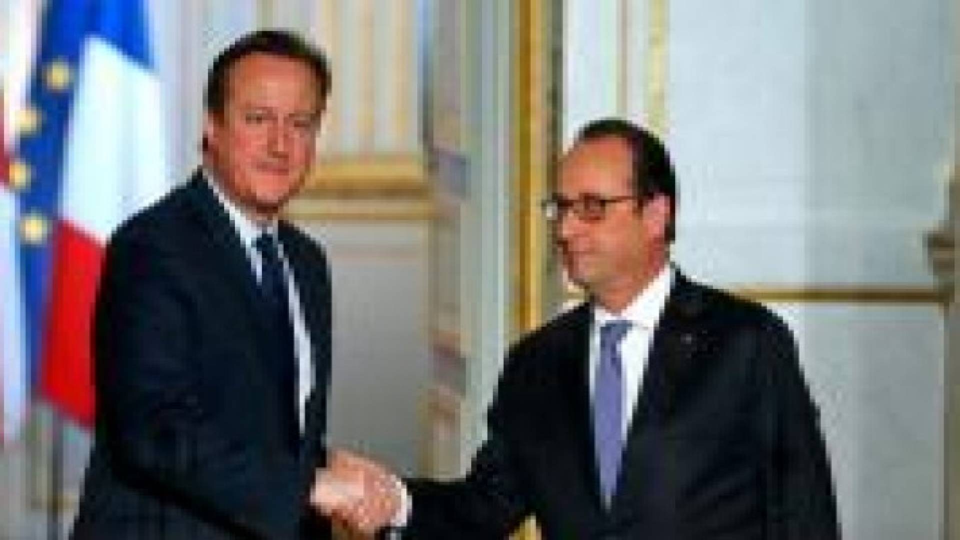 كاميرون يضع قاعدة جوية بريطانية بقبرص تحت تصرف فرنسا