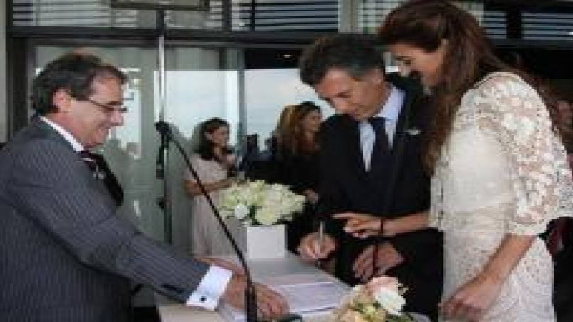 بالصور : متزوج من لبنانية الأب وسورية الأم أصبح رئيس الأرجنتين