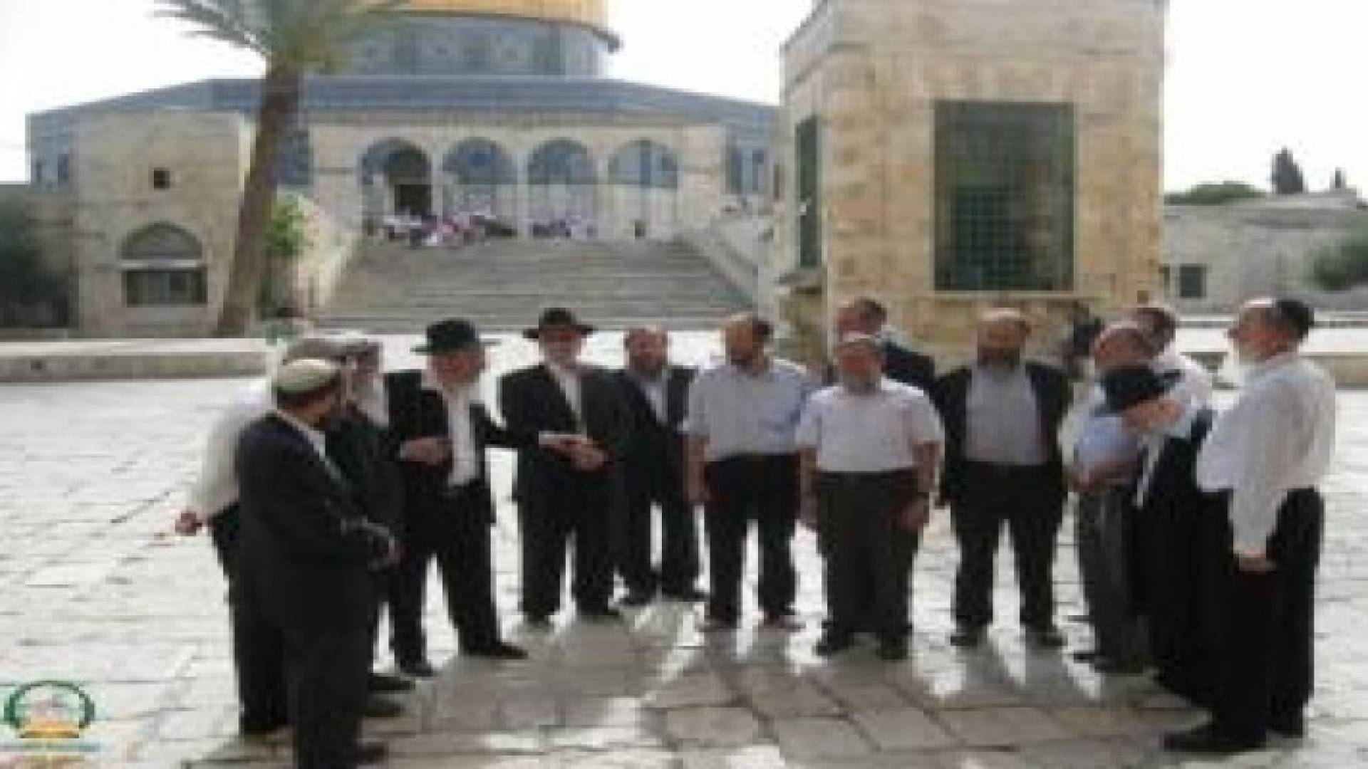 مستوطنون متطرفون يقتحمون المسجد الأقصى