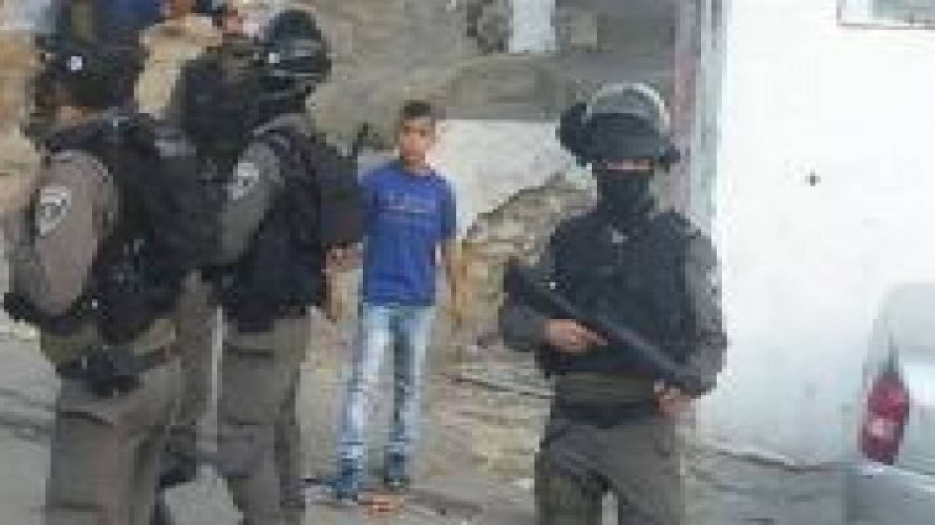 عائلة الشلودي.. اعتقال الأم والابن وابعاد آخر