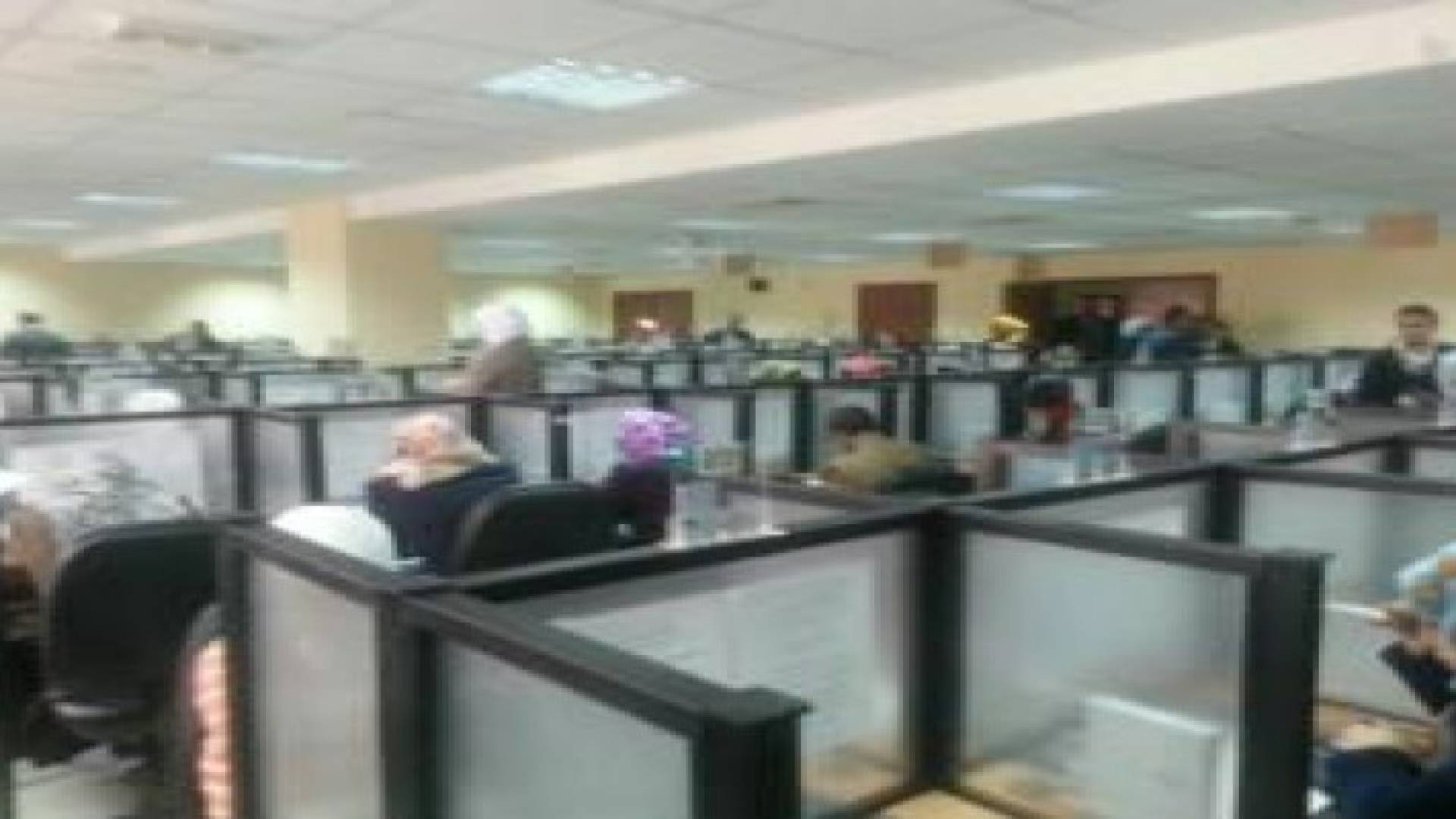 ديوان الخدمة المدنية يعقد امتحانا لأوائل الخريجين ..صور