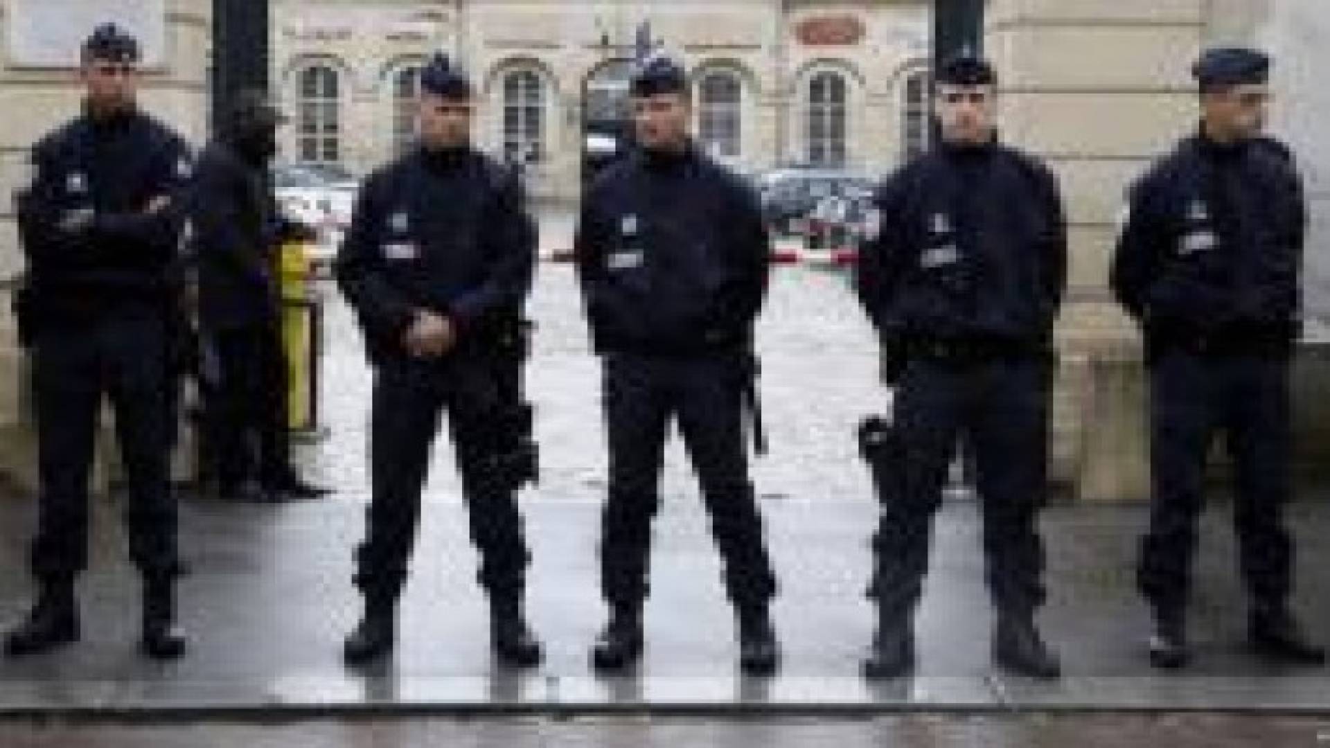 "طوارئ فرنسا": توقيف 165 شخصا في 1233 مداهمة