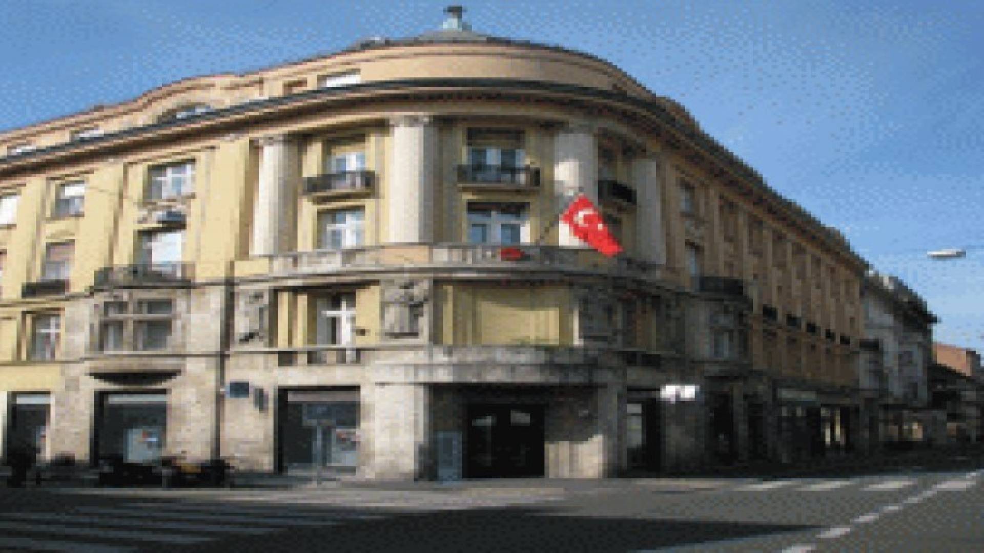 السفارة التركية في موسكو تتعرض لهجوم بالحجارة والبيض من قبل متظاهرين غاضبين