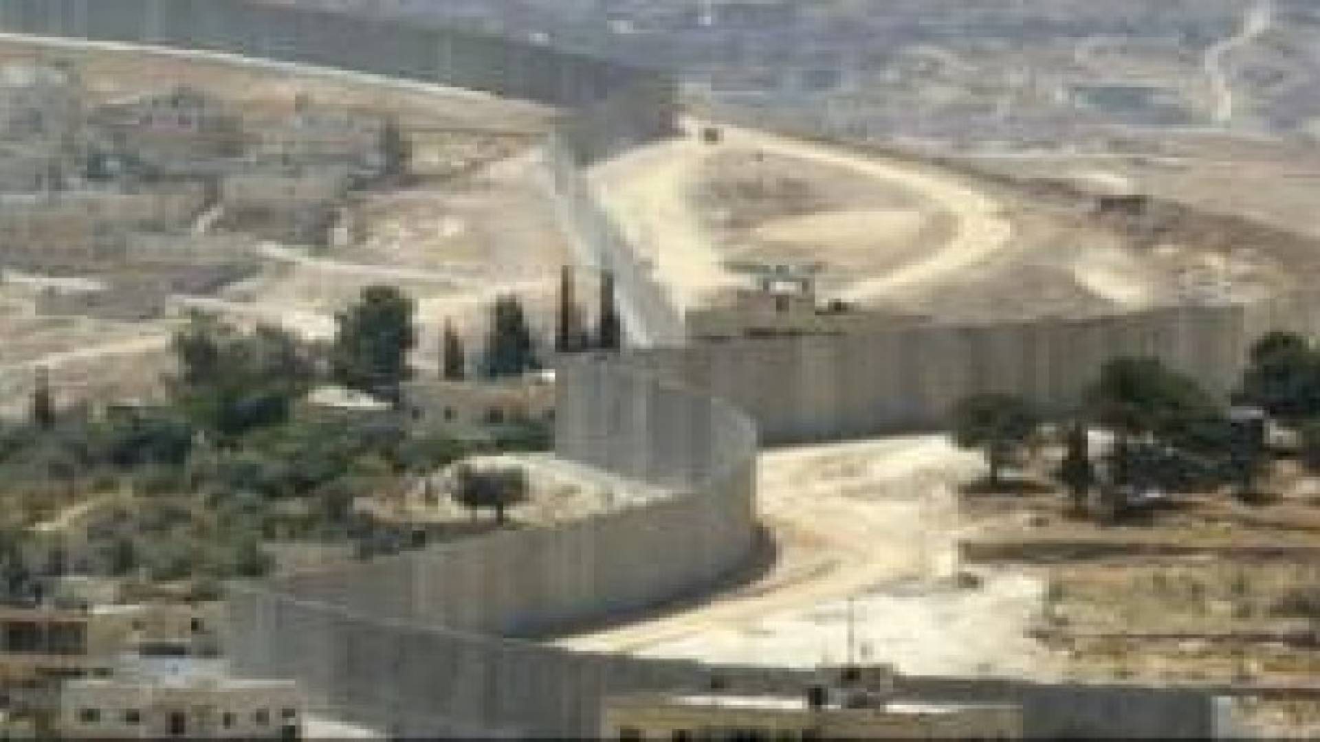 الاحتلال الاسرائيلي يقرر بناء جدار بين الخليل و"كريات غات"