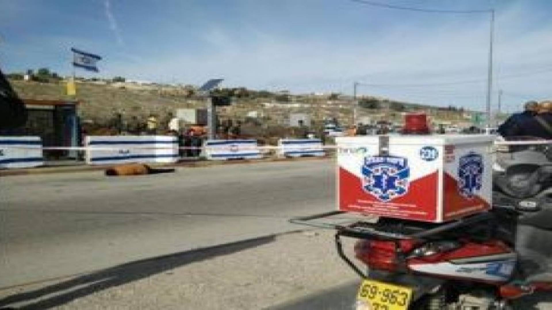 استشهاد فلسطيني على حاجز زعترة جنوب نابلس .. صور