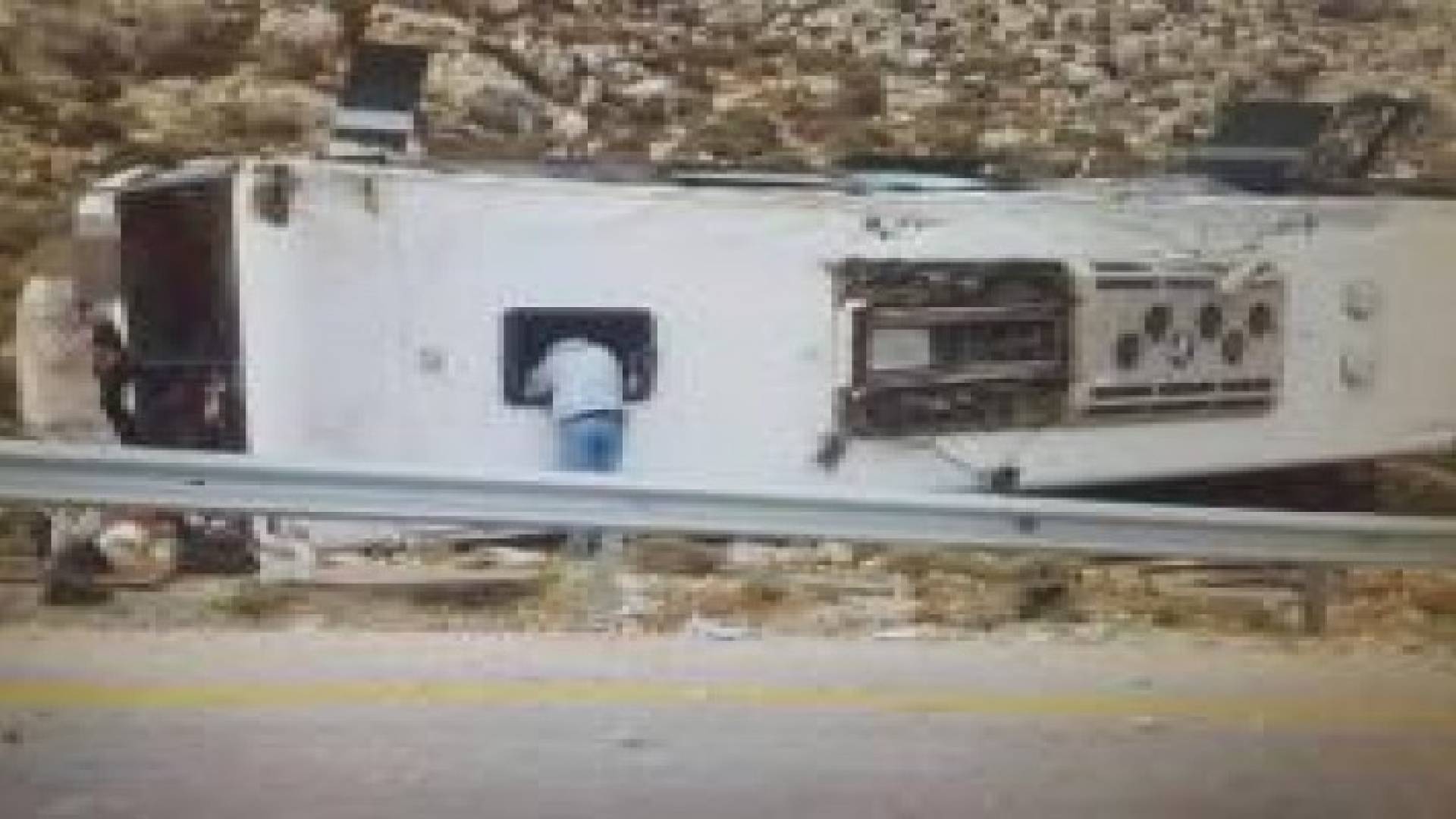 بالصور : قتلى وجرحى في انقلاب حافلة مستوطنين قرب رام الله