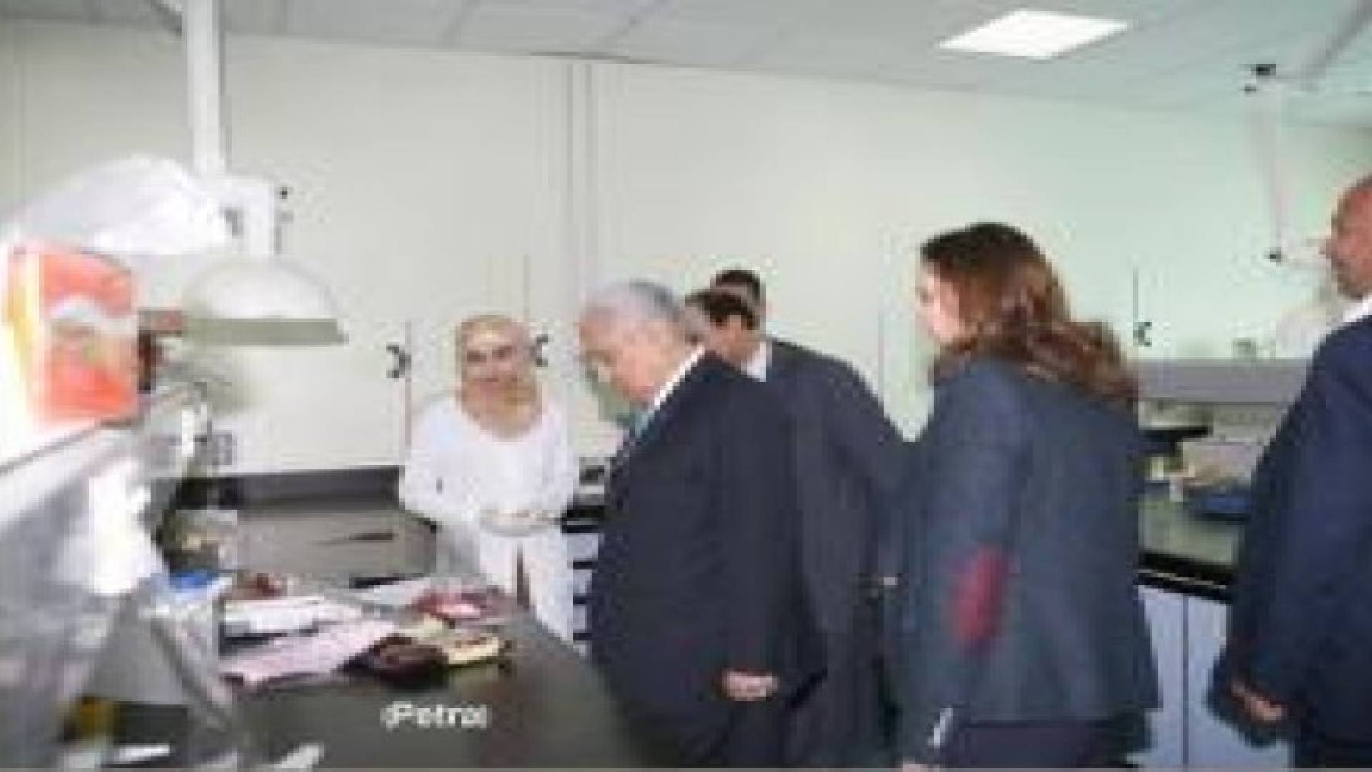 النسور يقوم بزيارة مفاجئة لمؤسسة المواصفات والمقاييس