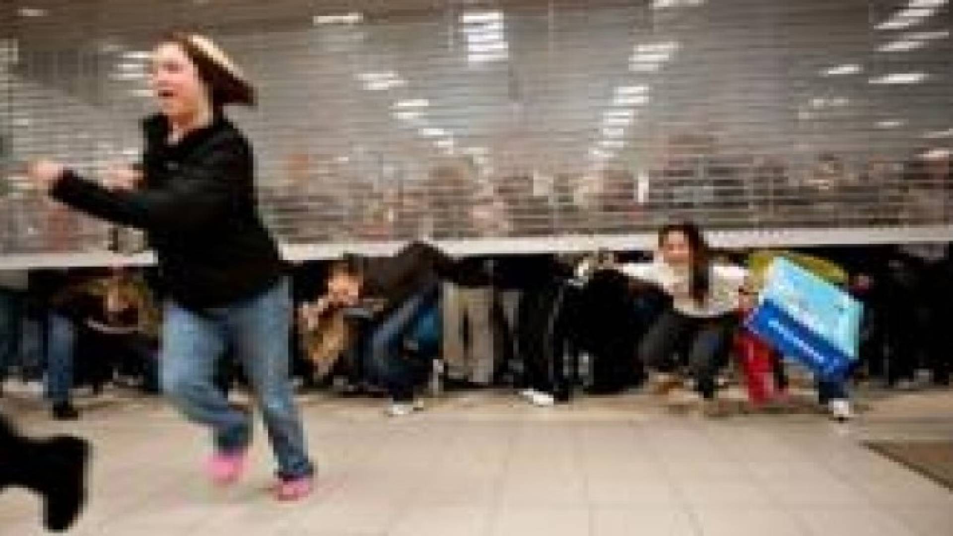 بالفيديو: مشاجرات عنيفة في يوم الجمعة السوداء بأمريكا