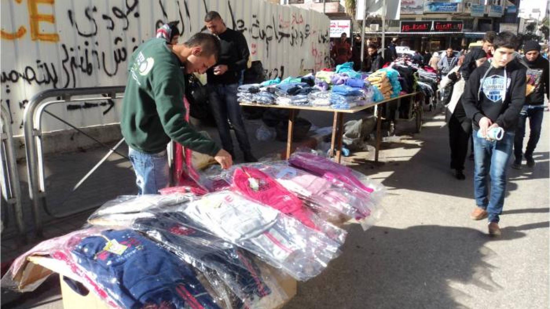 حملة على البسطات المخالفة والنقل الخصوصي في " مؤاب"