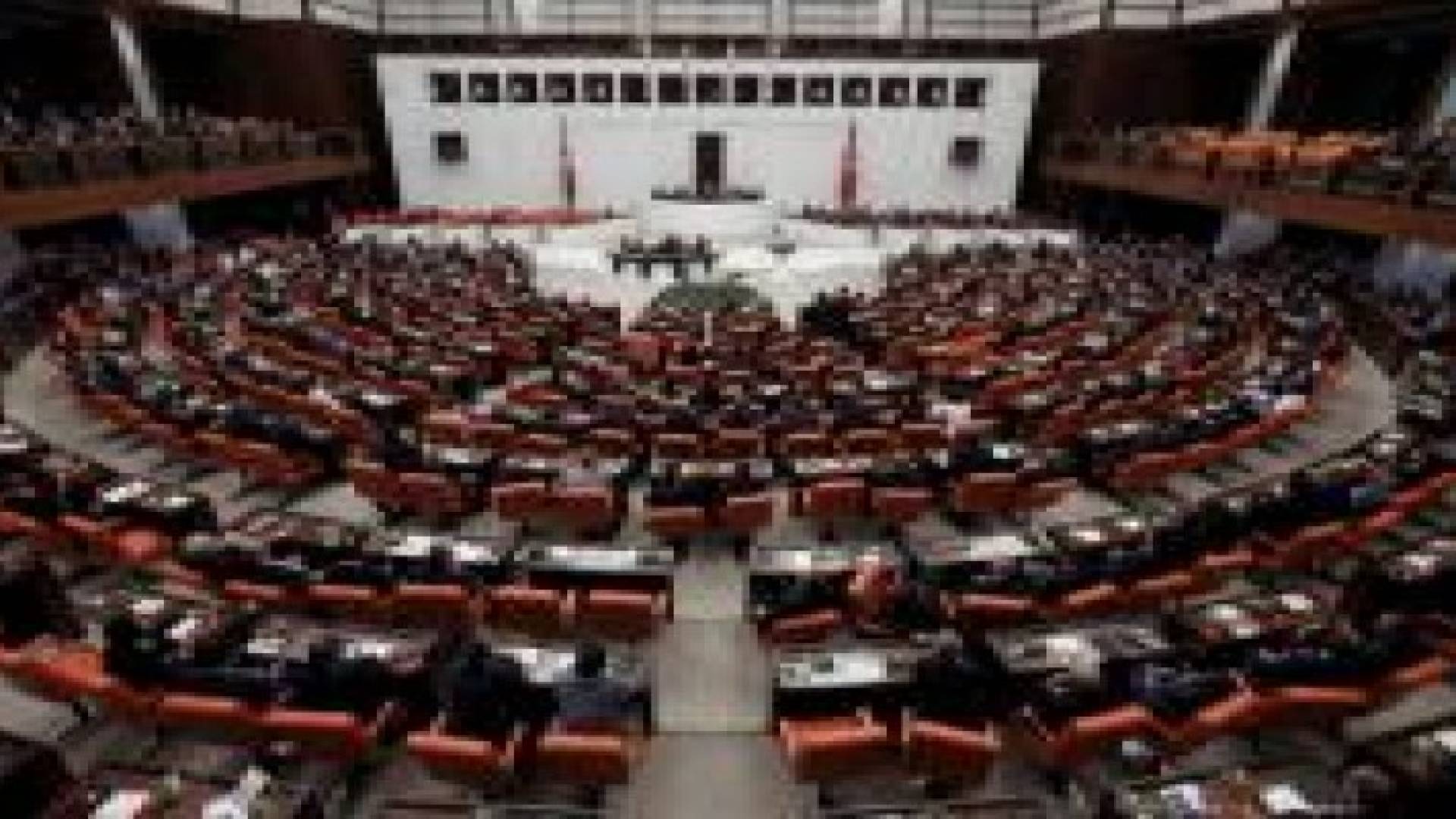 البرلمان التركي يمنح الثقة لحكومة أحمد داوود أوغلو