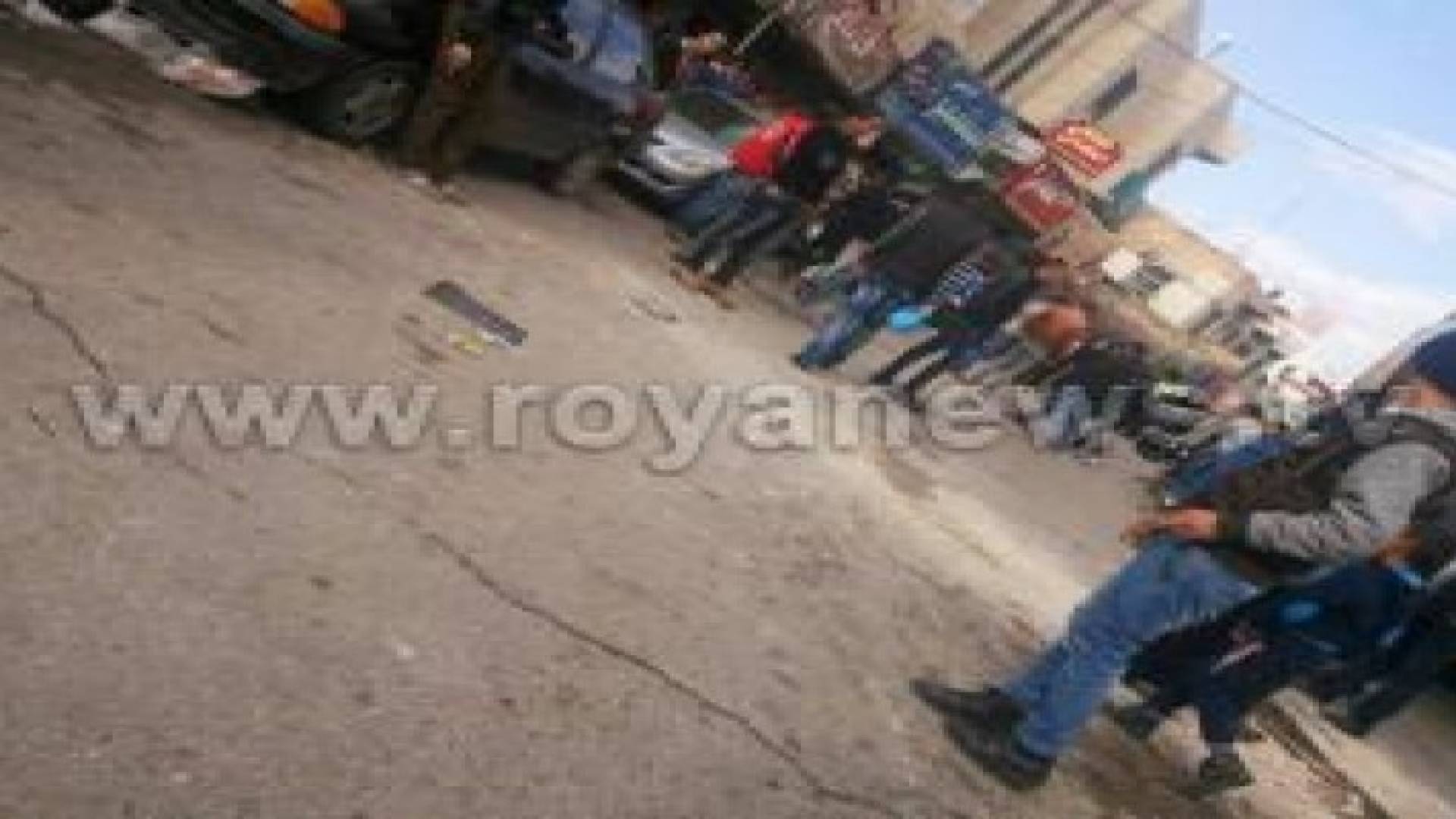 اصابة 4 اشخاص في حادثة تدهور على الطريق الصحراوي .. صور