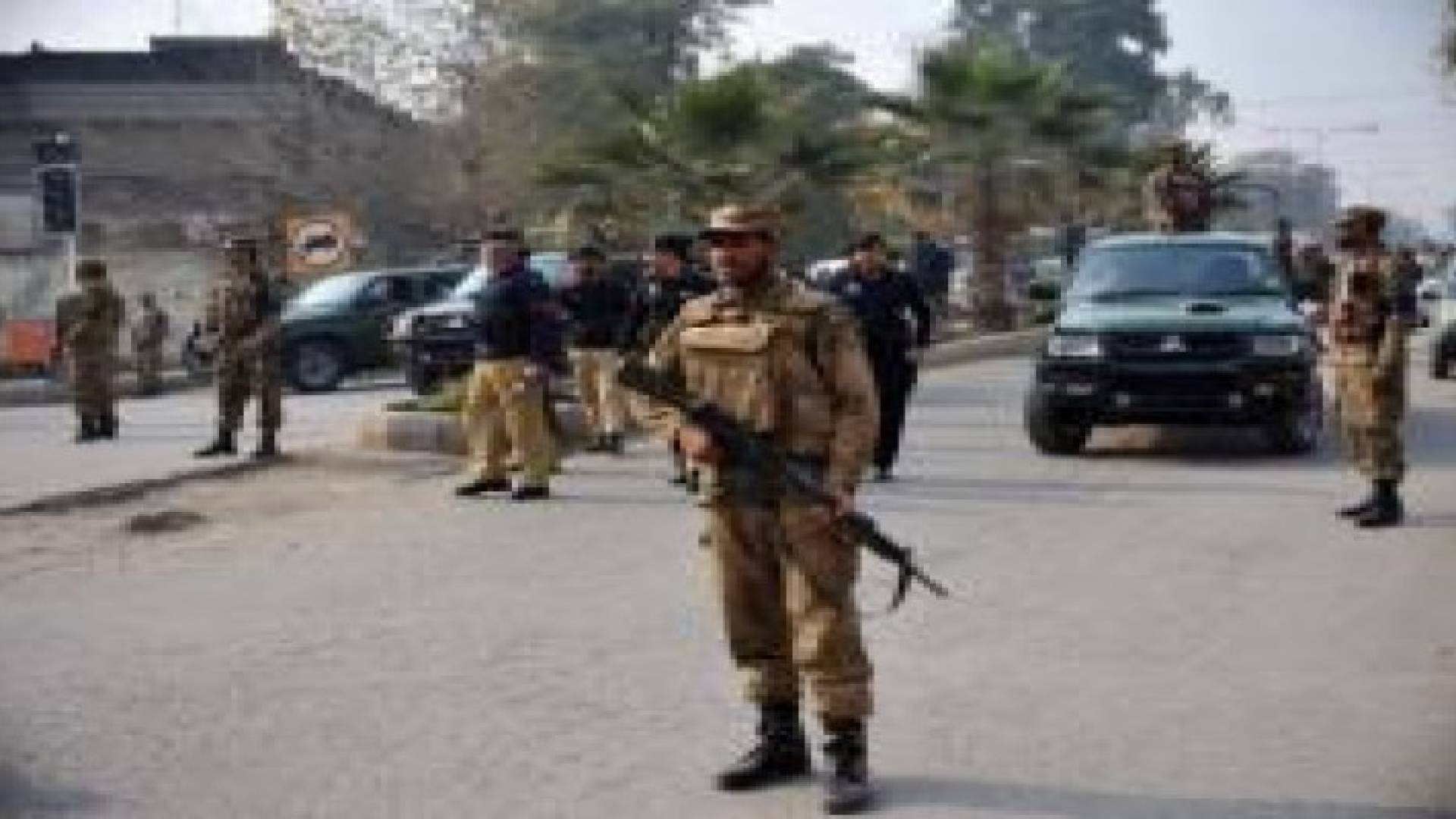 الباكستان: اعدام 4 اشخاص متورطين بهجوم على مدرسة عسكرية