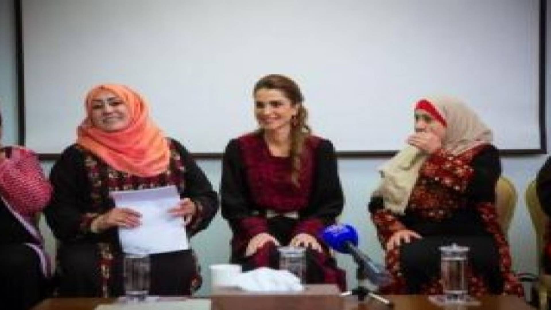 الملكة رانيا: ليس بالضرورة  أن  تكون المرأة موظفة حتى تكون منتجة