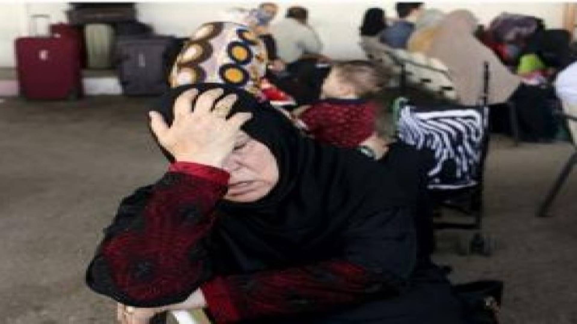 مصر تغلق معبر رفح وبداخله 350 عالقا فلسطينيا