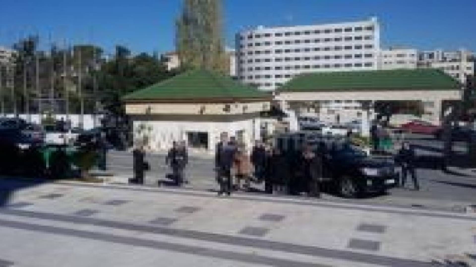 بالصور : النسور وعدد من وزرائه يصلون مجلس النواب للاجتماع مع المكتب الدائم .. تحديث مستمر