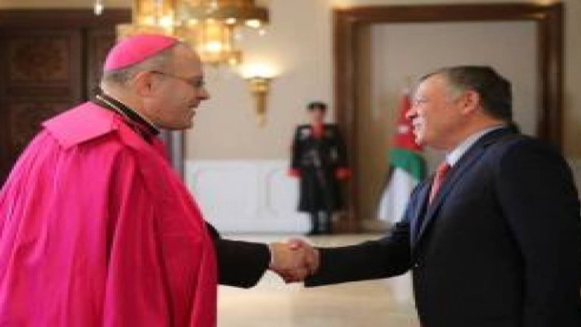 الملك يتقبل أوراق عتماد عدد من سفراء الدول الشقيقة والصديقة