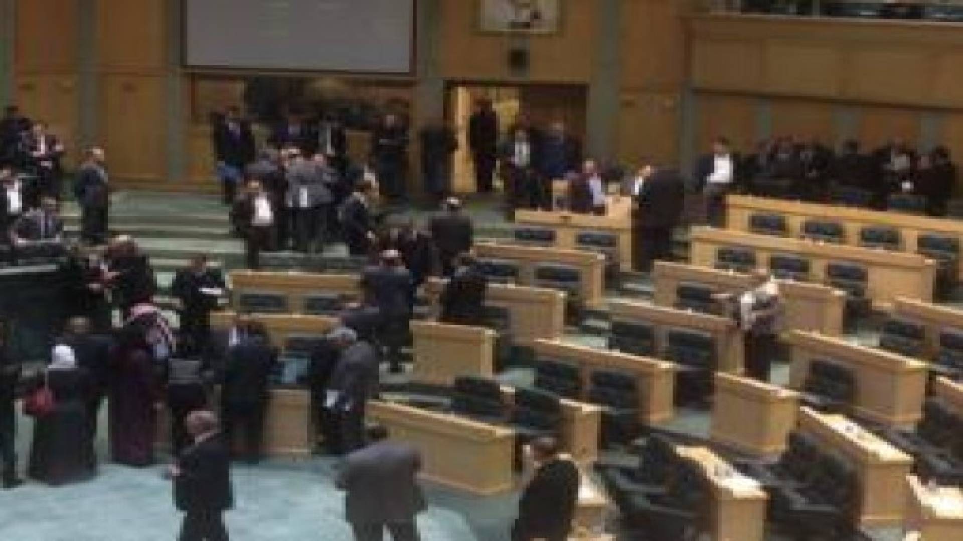 مداخلة النسور وردود أفعال النواب خلال الجلسة المسائية