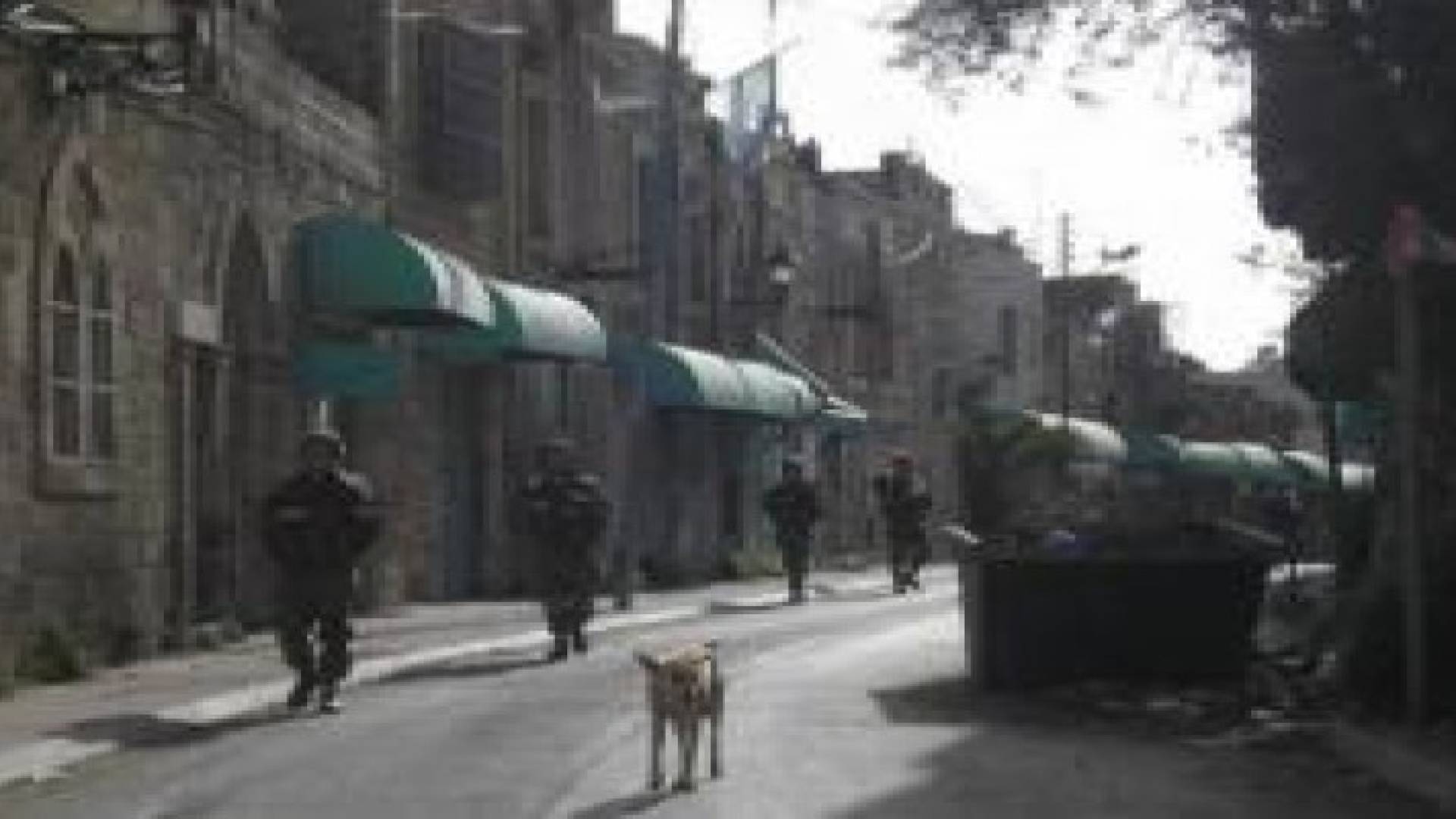 الاحتلال يغلق مدخل شارع الشهداء وسط الخليل