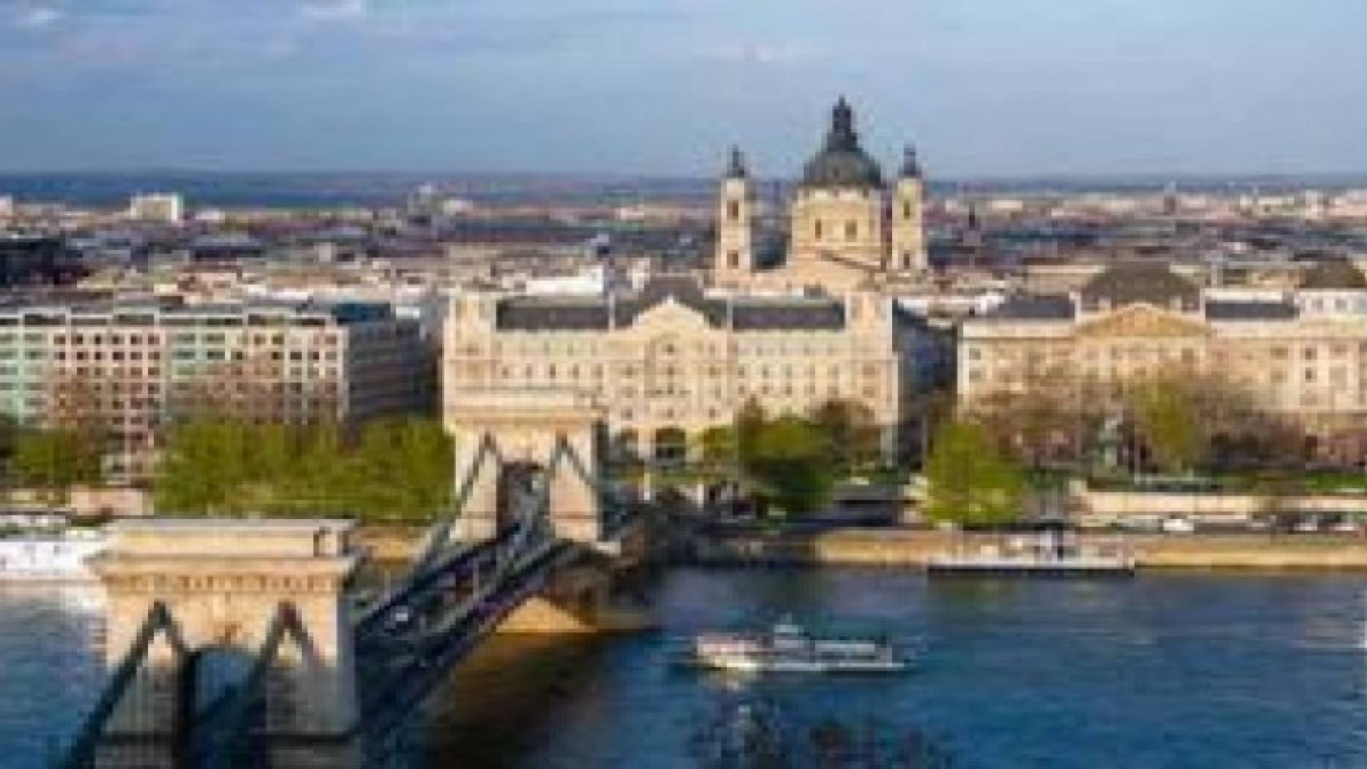 شرطة المجر: طائرة ركاب متوجهة الى الغردقة تهبط في بودابست بعد تهديد بوجود قنبلة