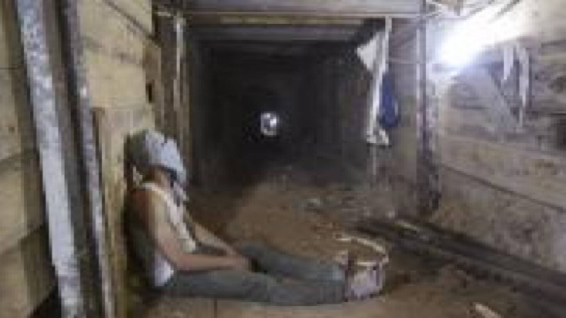 العثور على 14 فلسطينيا في أحد انفاق غزة