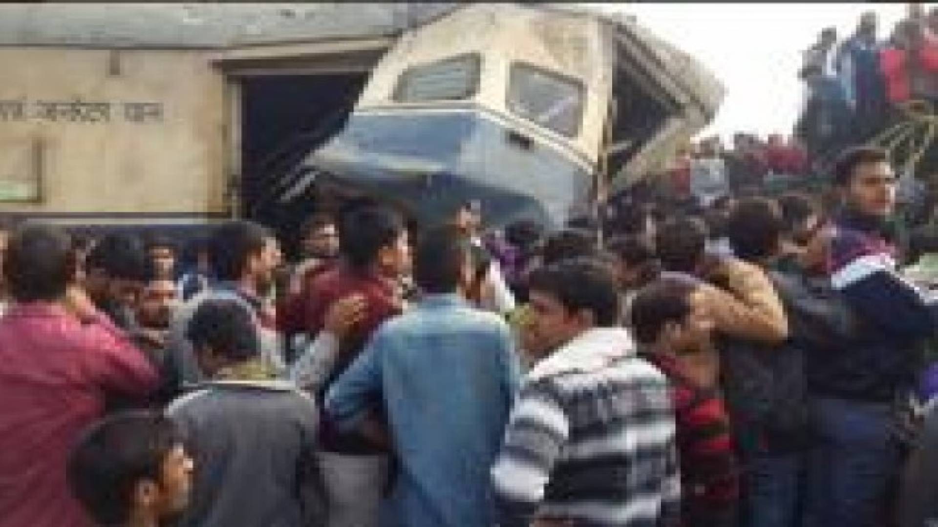 13 قتيلا ونحو 100 جريح في اصطدام قطارين بالهند