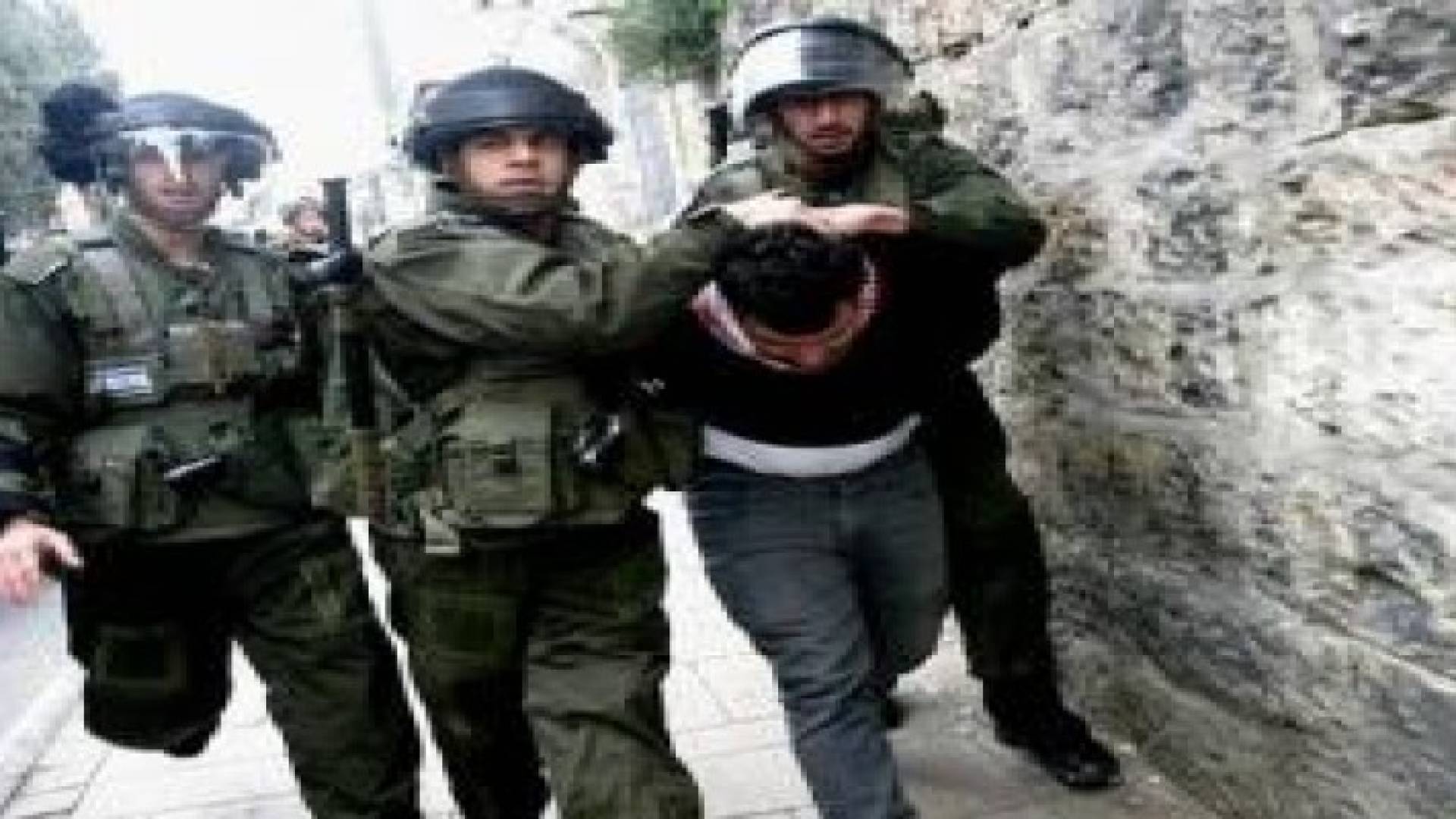 الاحتلال يعتقل 21 فلسطينيا بالضفة الغربية