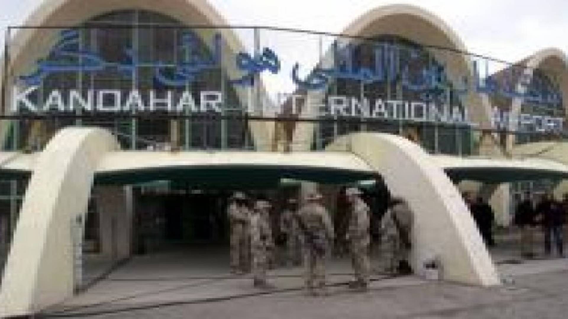 8 قتلى على الأقل في هجوم لمسلحي طالبان على مطار في أفغانستان