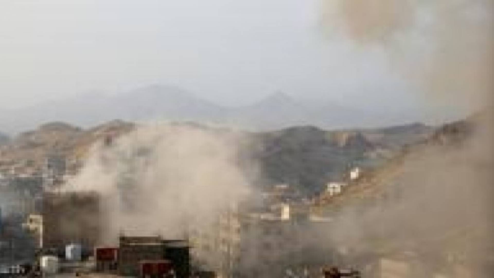 الحوثيون يشنون قصفا جنونيا على أحياء تعز السكنية