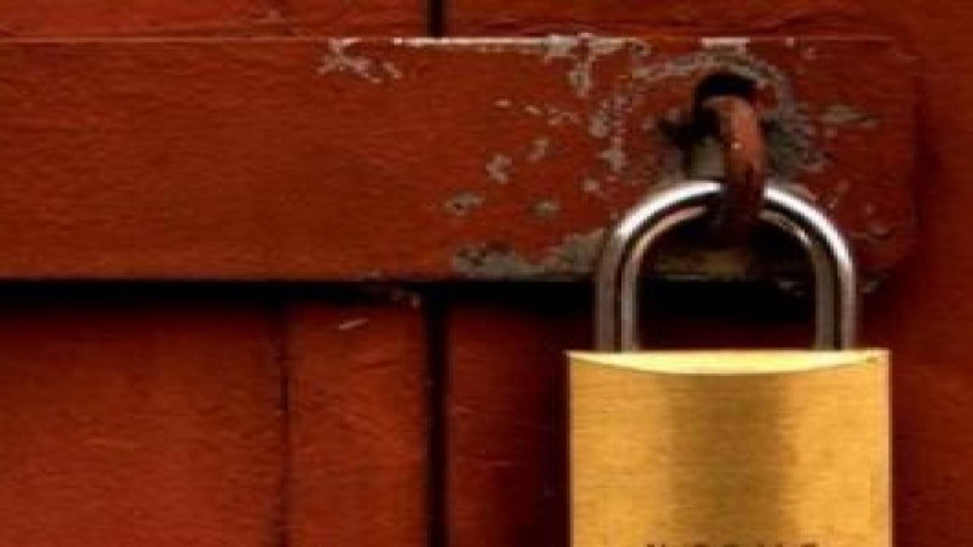 اغلاق مصنع للمنظفات الكيماوية بالزرقاء