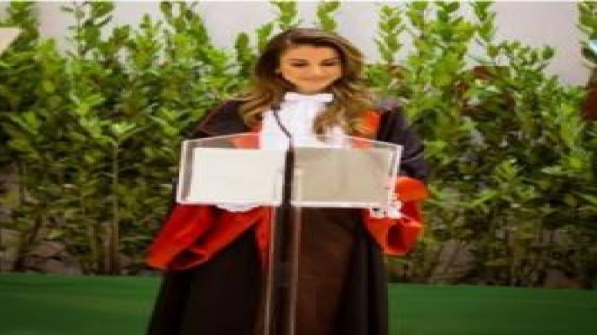 الملكة رانيا تتسلم شهادة الدكتوراة الفخرية في "علم التنمية والتعاون الدولي"