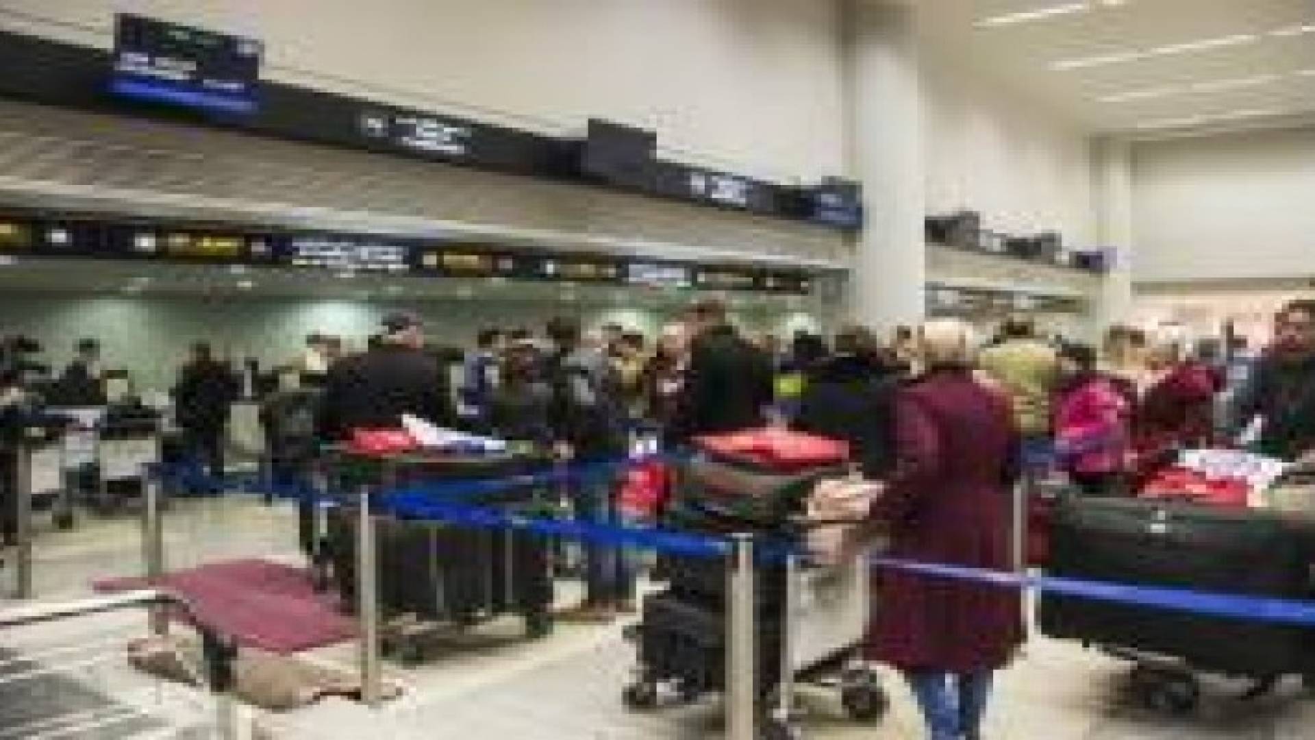 وصول أول طائرة تقل لاجئين سوريين إلى كندا