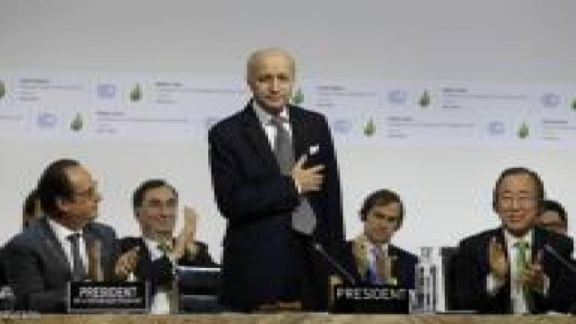 فرنسا تعلن عن مشروع اتفاق "تاريخي" بشأن المناخ