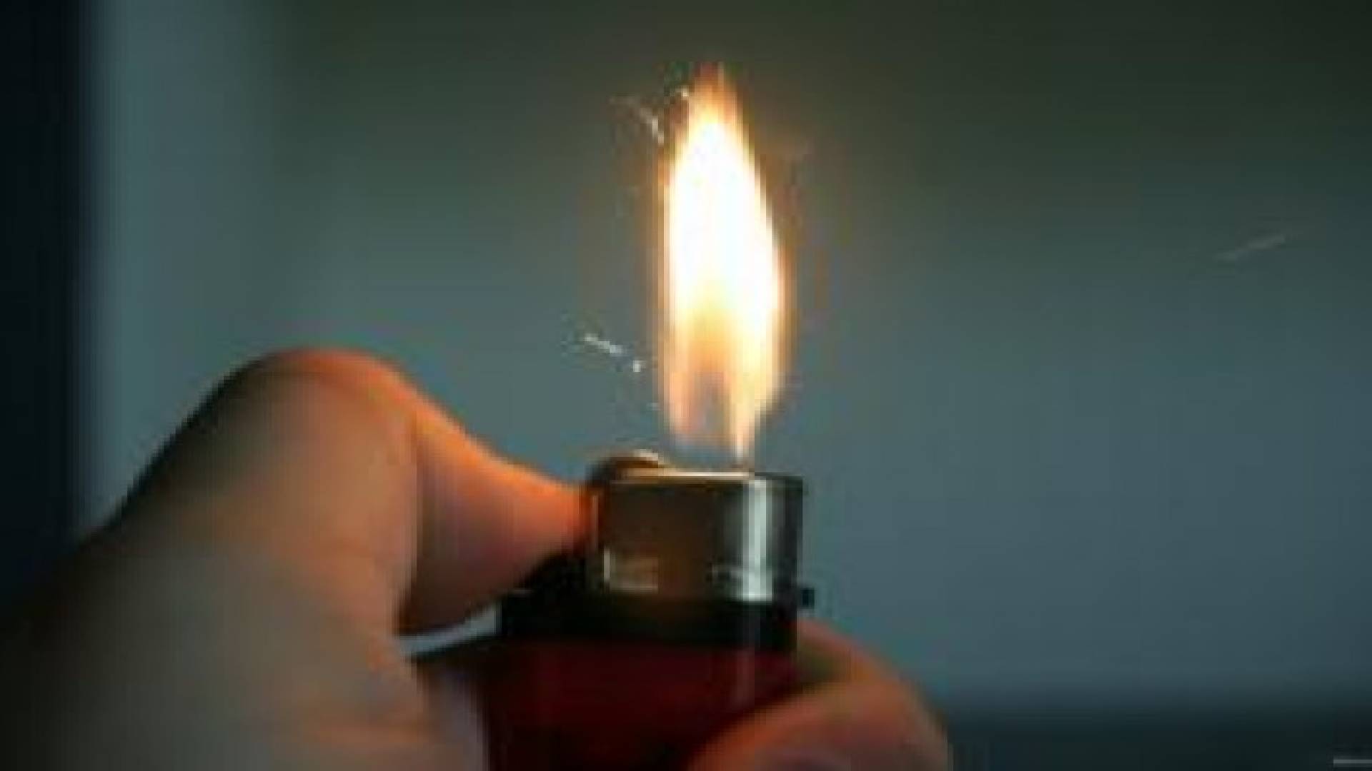 أب يشعل النار بجسد ابنته ويلوذ بالفرار شرقي عمان