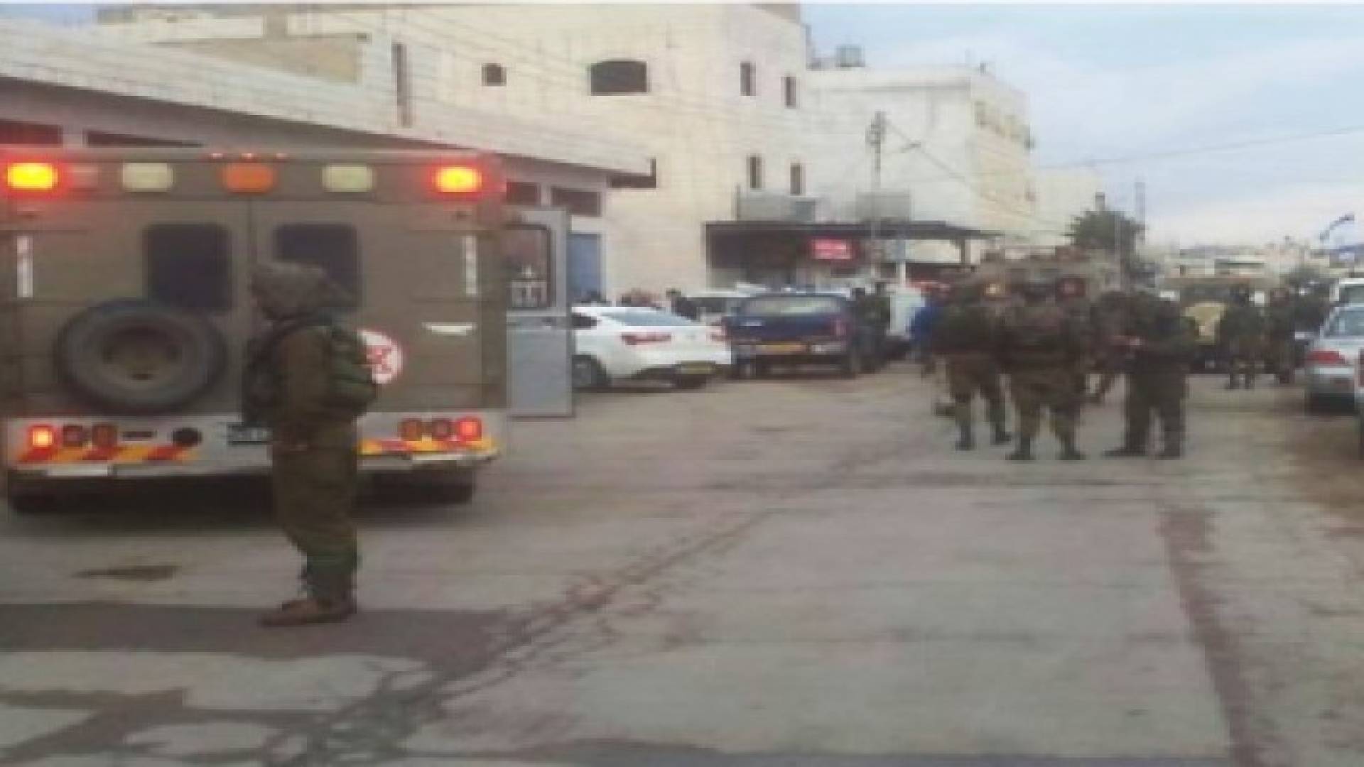 بالفيديو والصور: إصابة فتاة فلسطينية برصاص الاحتلال