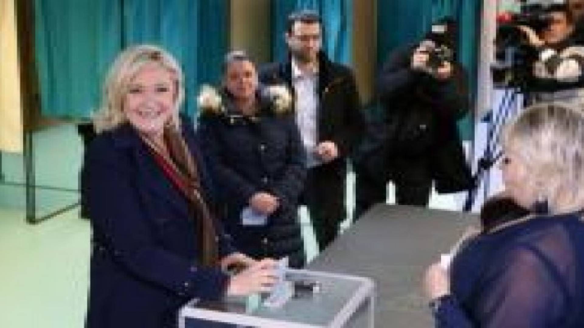 الانتخابات الجهوية الفرنسية: فوز اليمين وفشل اليمين المتطرف
