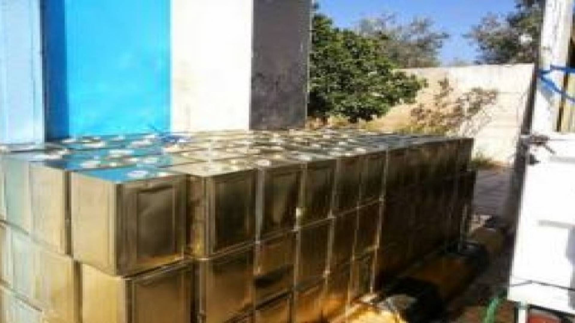 اتلاف 350 كغم من المواد الغذائية الفاسدة في مادبا