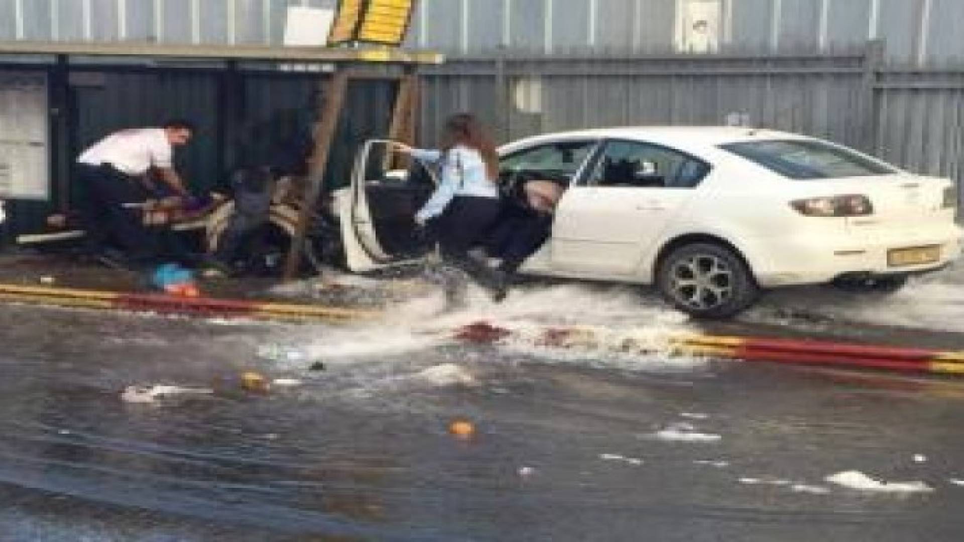 استشهاد فلسطيني وإصابة 14 إسرائيليا في عملية دهس بالقدس المحتلة