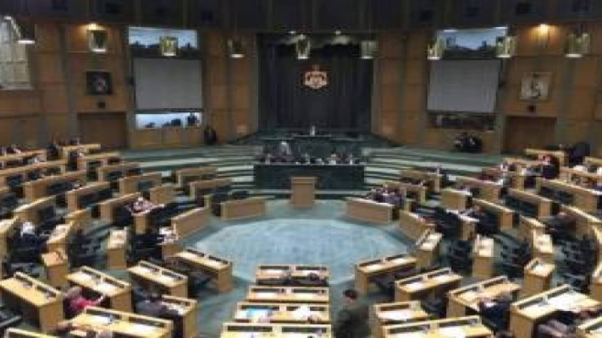 النائب العبادي : الملكية تستأجر طائراتها من أردنيين أسسوا شركات وهمية