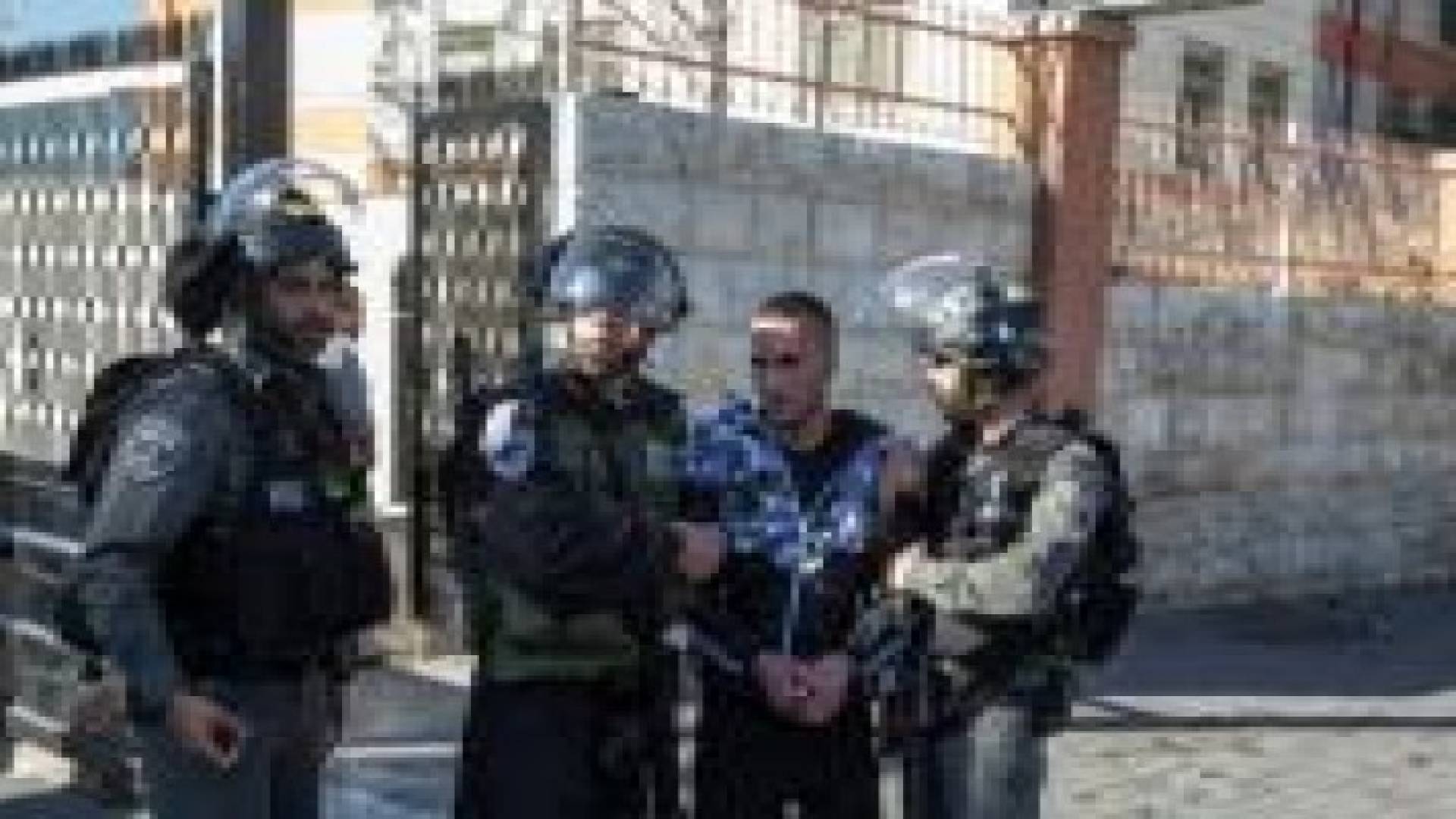 الاحتلال يصدر أوامر إدارية بإبعاد 30 مقدسي عن القدس