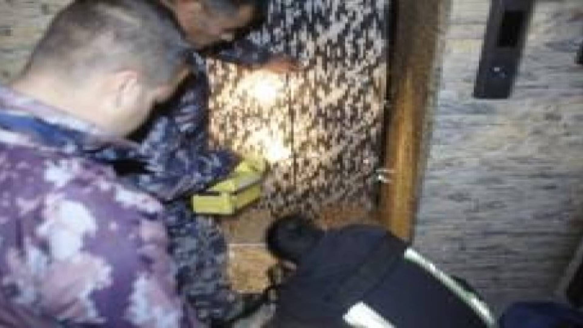 رؤيا: الدفاع المدني ينقذ فتاة علقت في مصعد عمارة في مرج الحمام ..صور