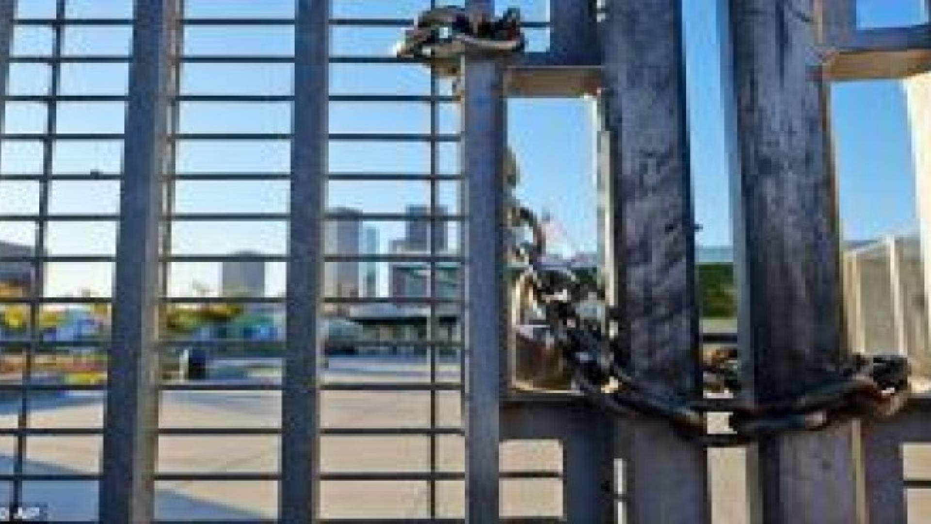 خدعة تغلق أكثر من 1500 مدرسة في أمريكا