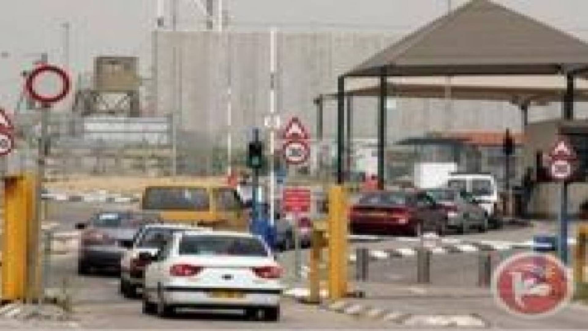 الاحتلال الاسرائيلي يغلق حاجزا عسكريا قرب جنين