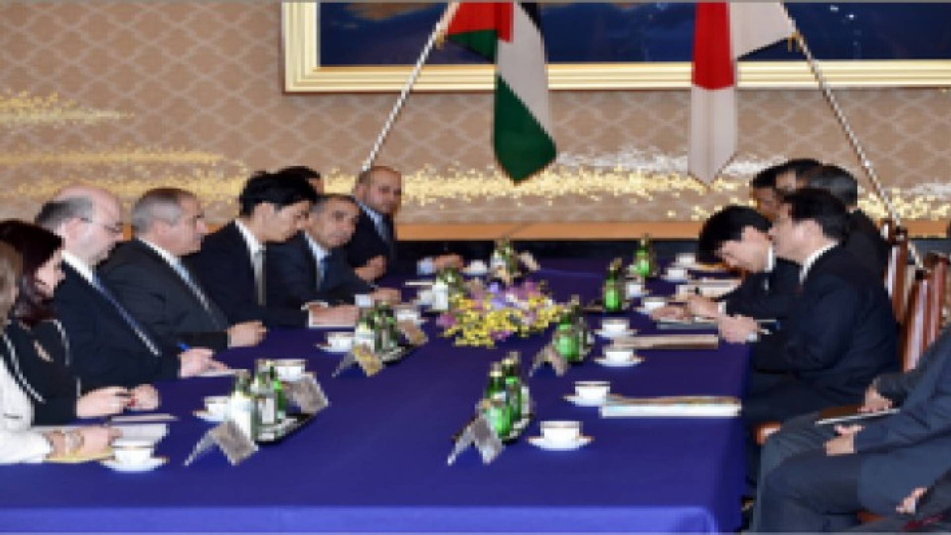 جوده يجري مباحثات مع وزير الخارجية الياباني