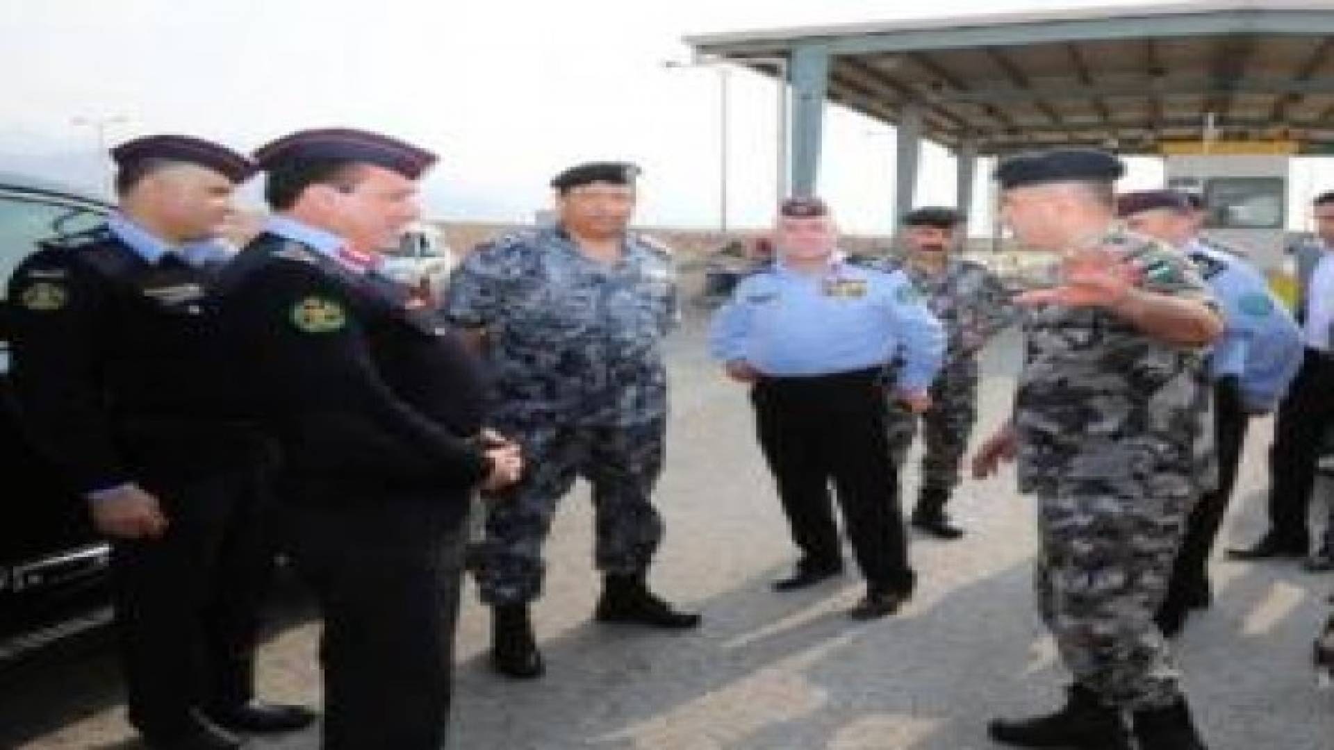 مديرا الامن والدرك يتفقدان وحدات بالجنوب