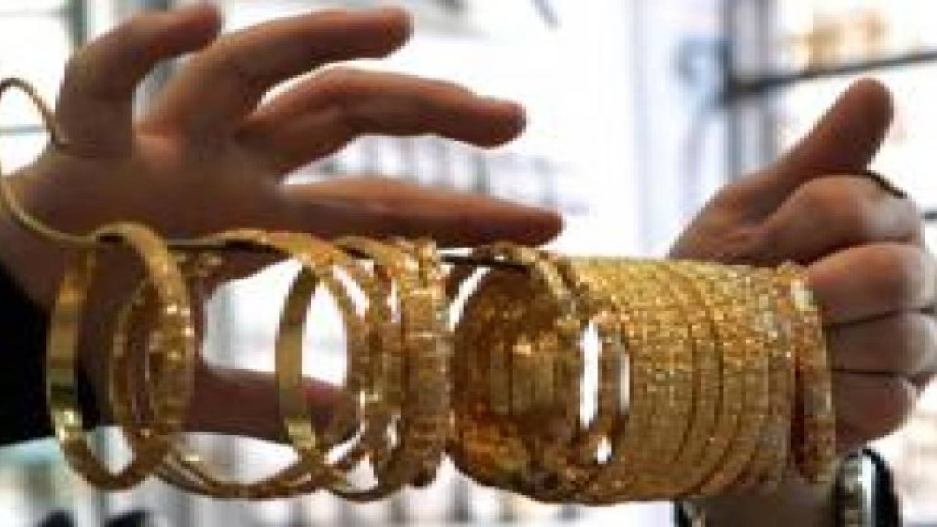 الذهب يتماسك بعد تكبده أكبر خسارة في 5 أشهر