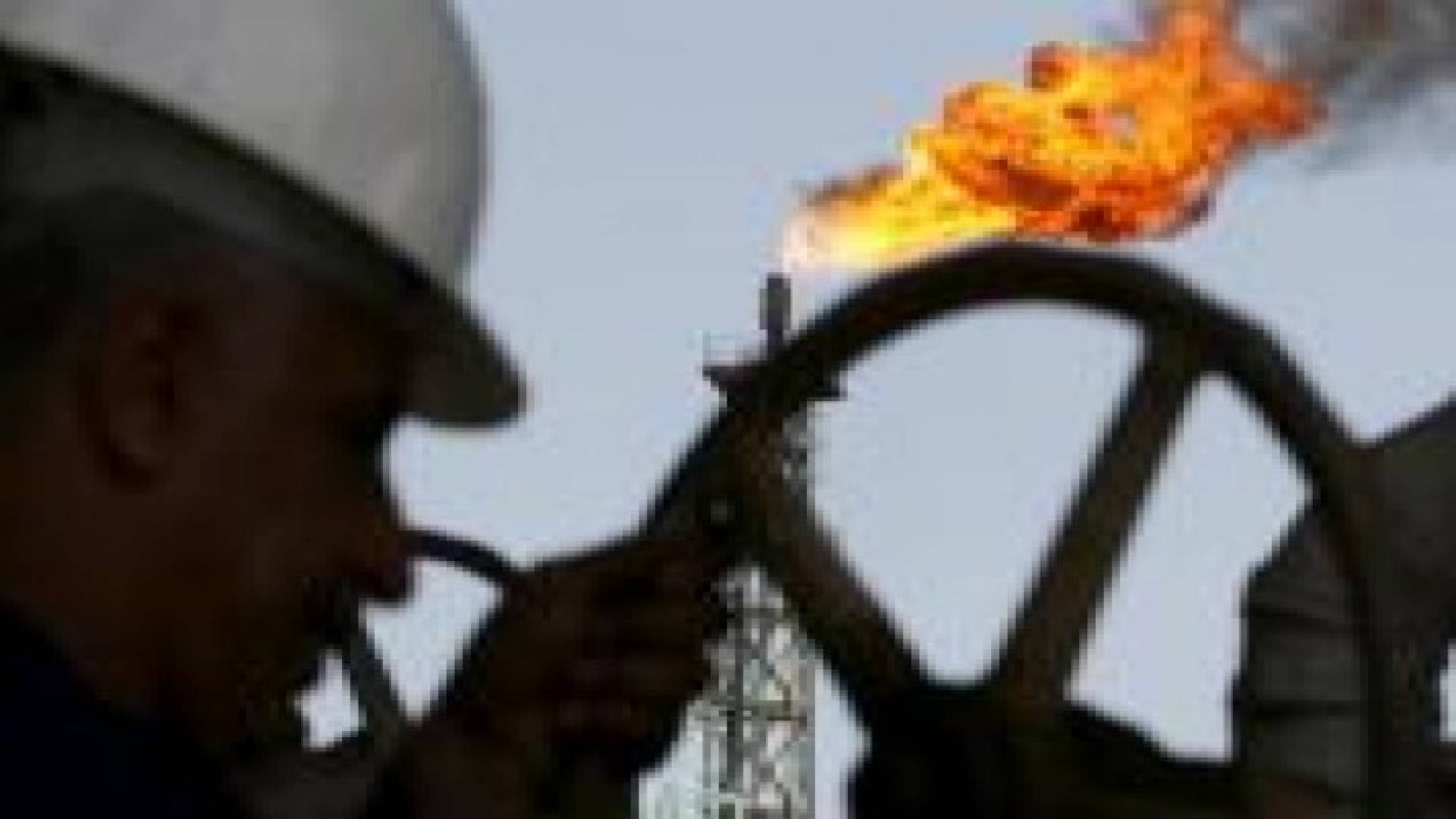 النفط يتكبد ثالث خسارة أسبوعية .. وسعر البرميل يقترب من 36 دولارا