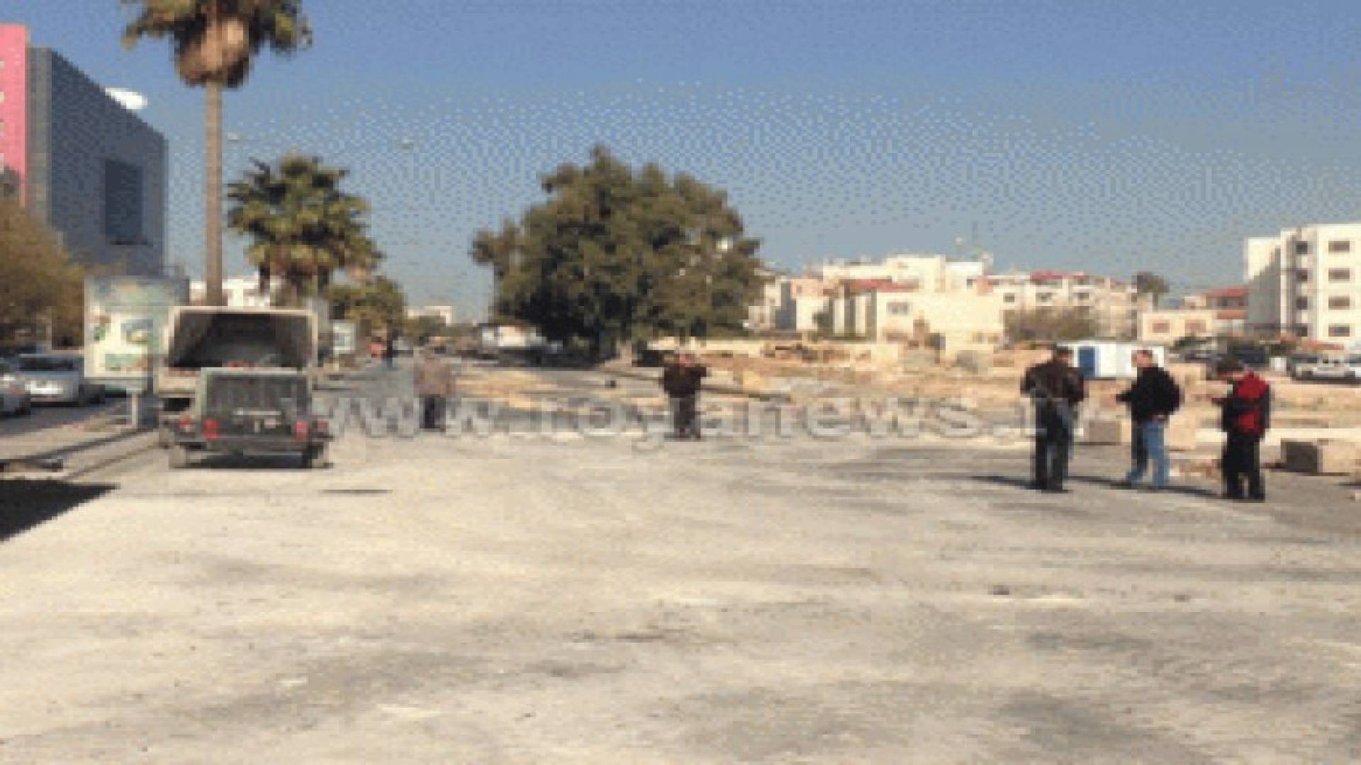 بالصور: لجنة تحقيق في انهيار شارع عبدالله غوشة .. واغلاقه لاشعار اخر