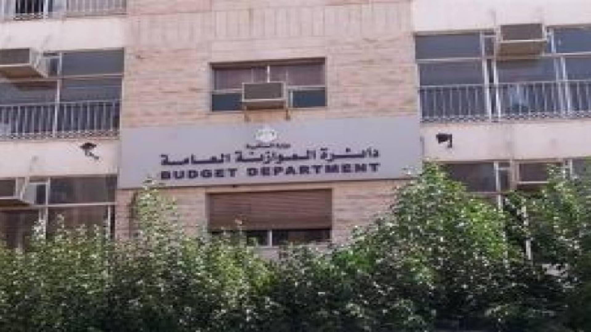 مدير عام الموازنة يلتقي عددا من متلقي الخدمة